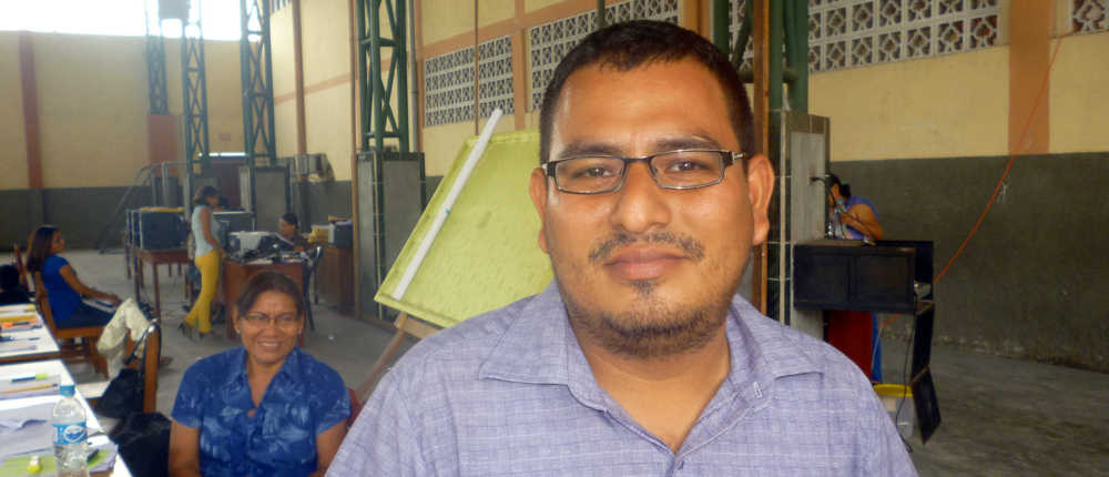 Presidente de la Comisión de Contrato Docente, Lic. Luis Sánchez.