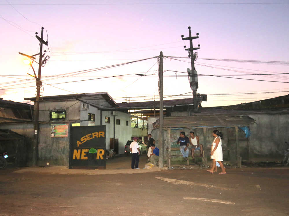 Asaltan aserradero