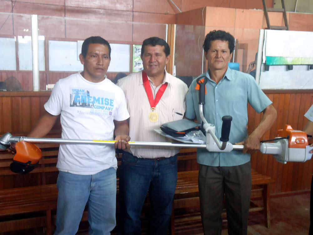 Alcalde de Belén apoya con cultivadoras a caseríos