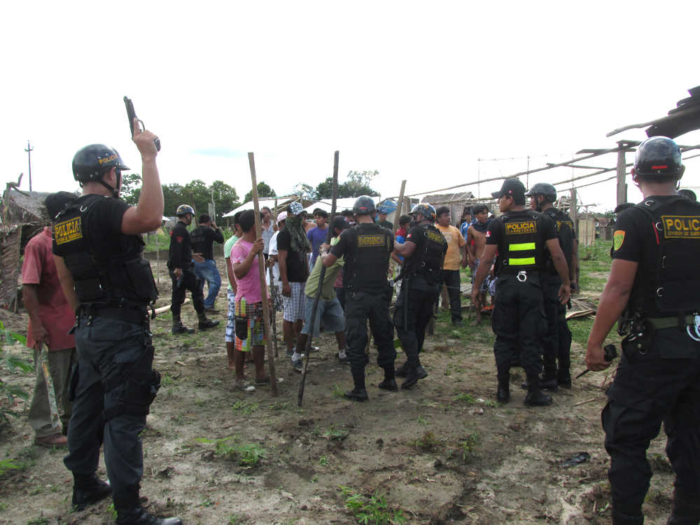 Enfrentamiento entre traficantes de tierras deja como saldo policías heridos y tres detenidos