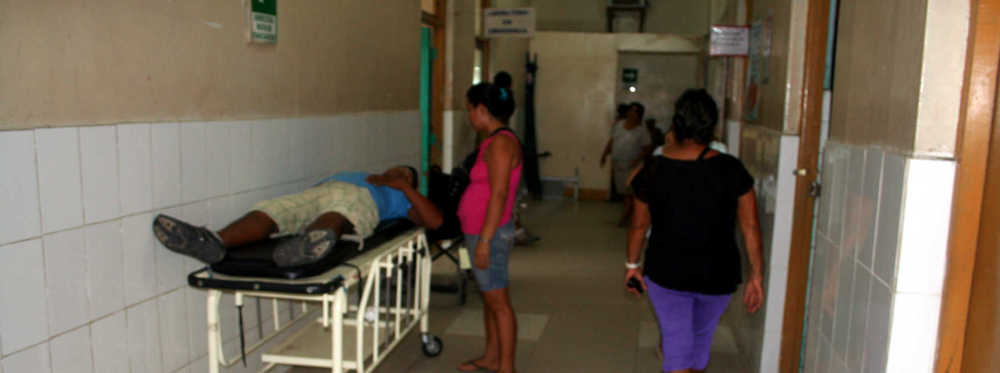 Pacientes son ubicados hasta en los pasillos de la sala de emergencia.