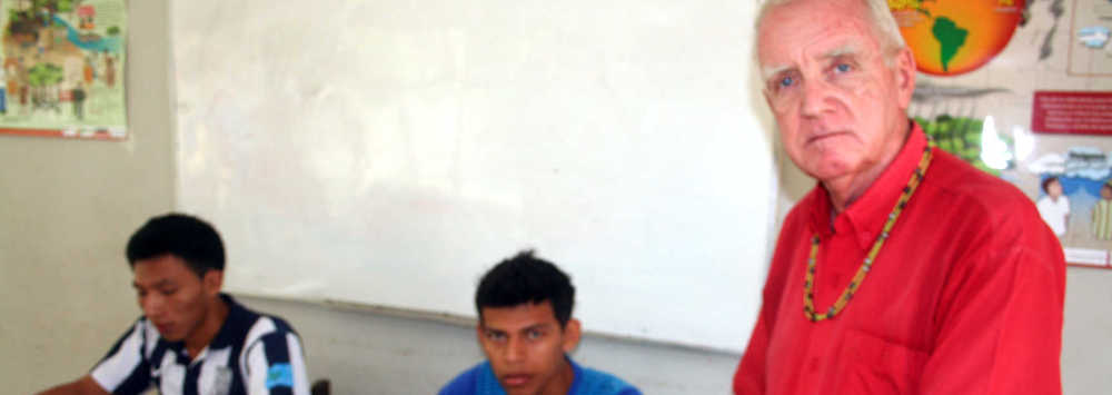Hno. Paul hace un llamado a autoridades para que apoyen a estudiantes indígenas.