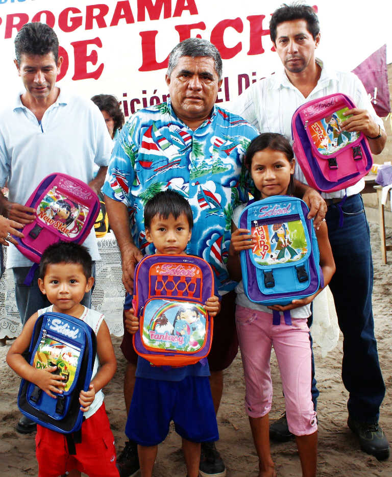 ENTREGA DE PAQUETES ESCOLARES