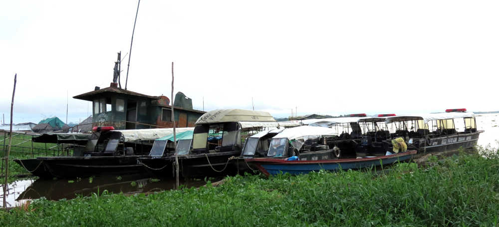 Barcaza y deslizadores provocan malestar entre los vecinos de la zona