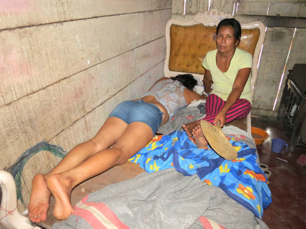 Jovencita es poseída por el demonio
