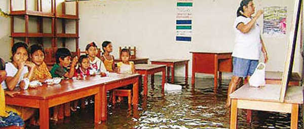 Colegio inundado