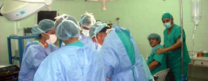 Extirpan tumor de 11 kilos a asegurada
