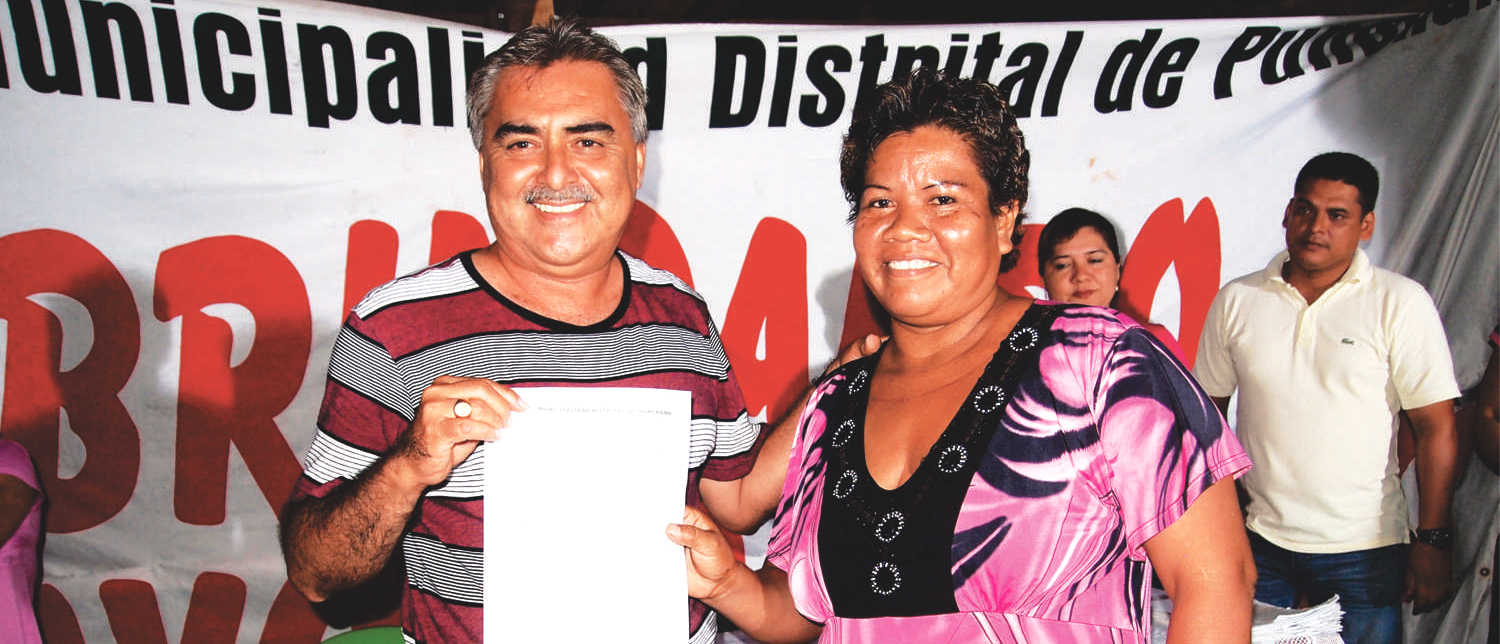 Alcalde Juan Cardama entregó 3 mil constancias de posesión gratis