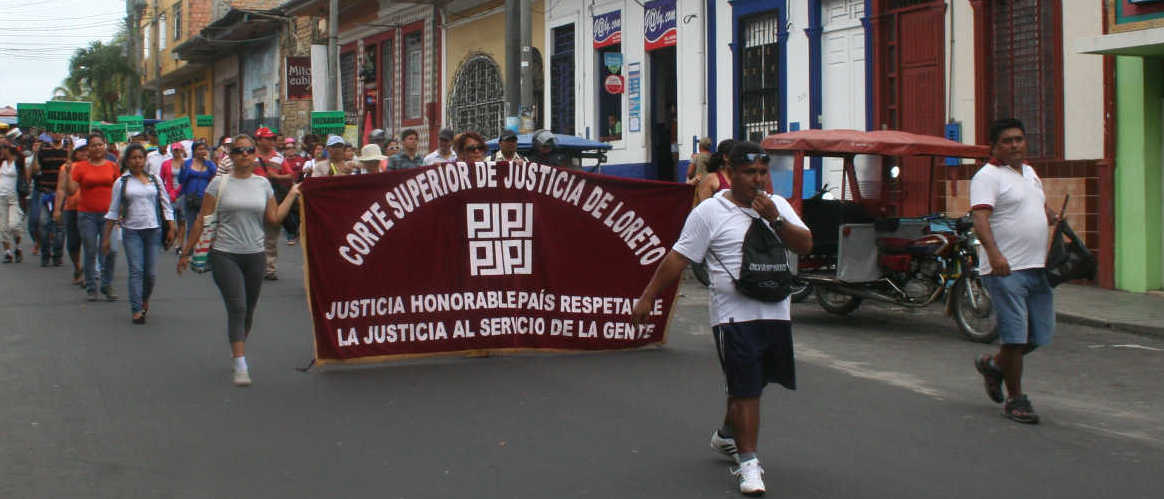 Los operadores de justicia continúan protestando en las calles.