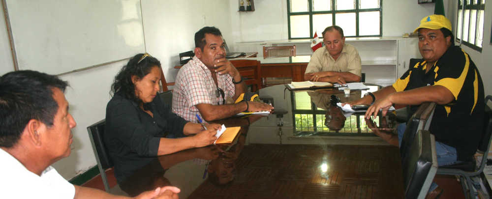 Procurador del Ministerio de Agricultura y Riego se reunió con una facción de dirigentes de invasores del INIA.