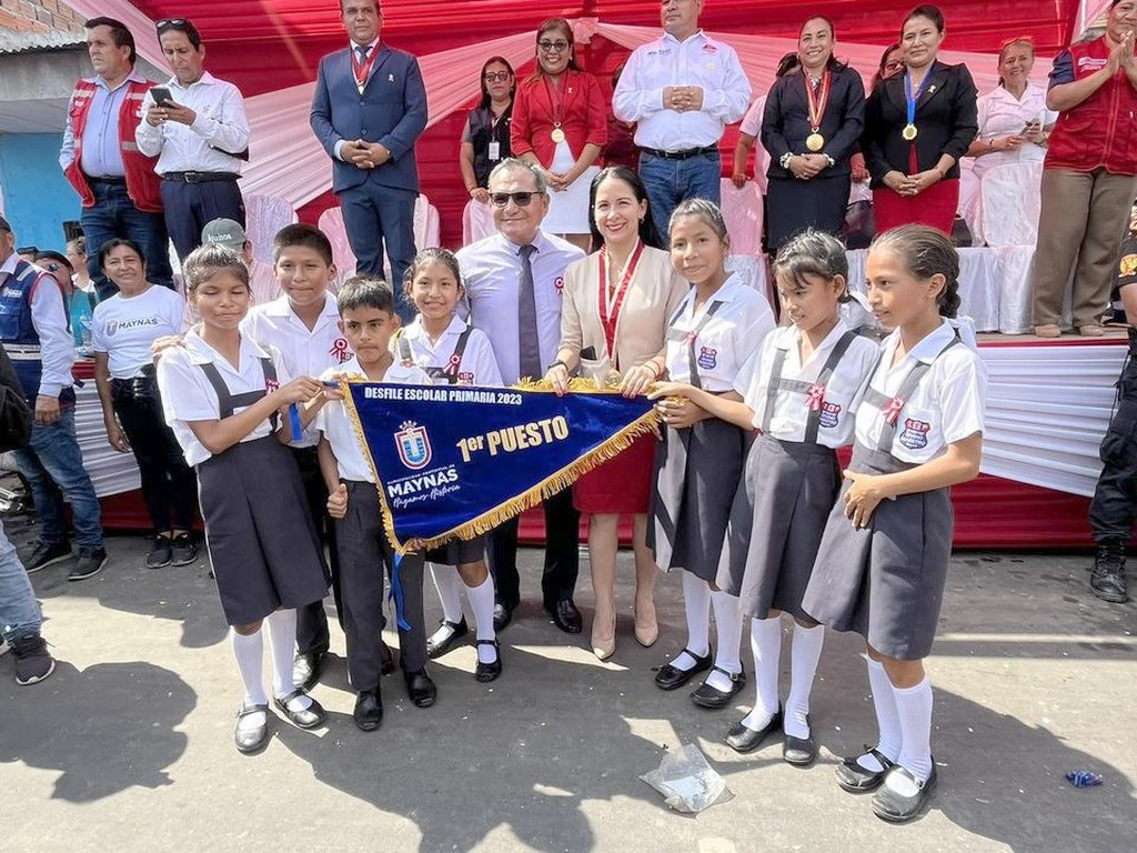 Exitoso Desfile Escolar Organizado Por La Municipalidad De Maynas ...