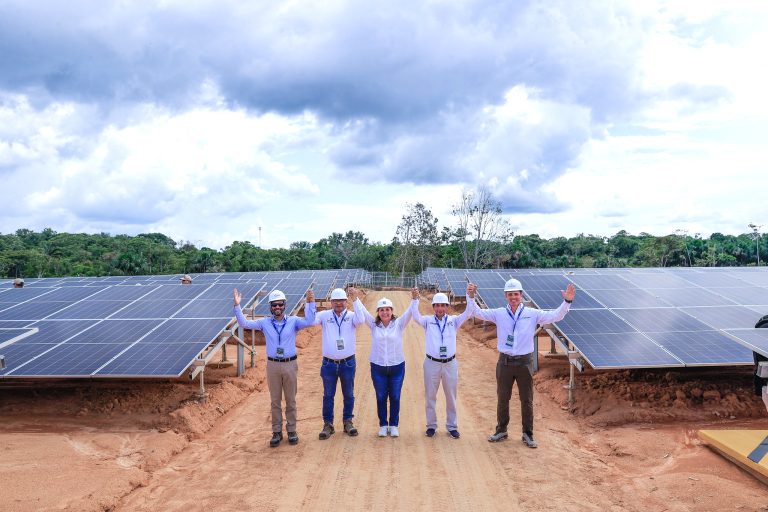 Electro Oriente inaugura central solar en Requena con presencia de la presidenta Dina Boluarte 