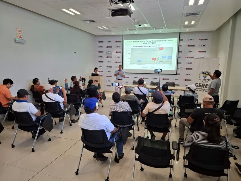 Periodistas fortalecen sus conocimientos en malaria y leptospirosis para contribuir a una información responsable