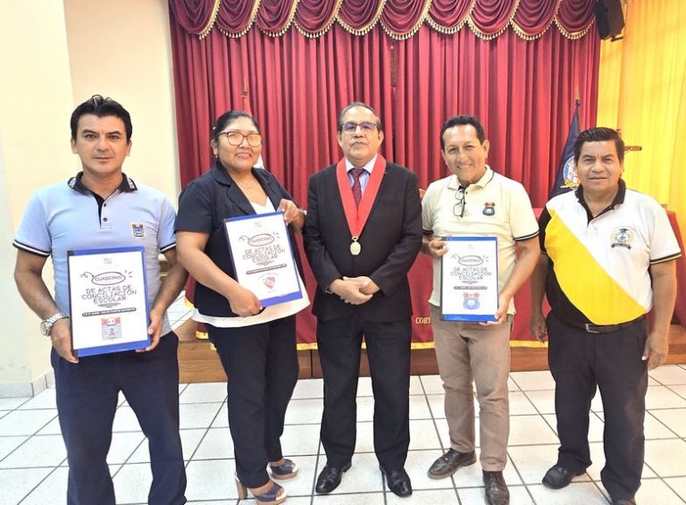 Corte de Loreto juramenta jueces de paz escolar