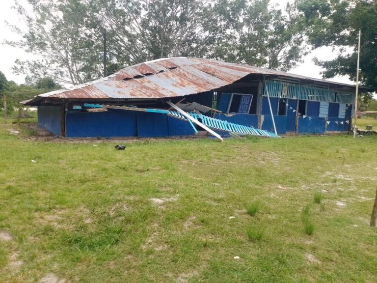 Colapsa colegio público en el caserío Nuevo Milagro pese a compromiso de obras del Gobierno Regional de Loreto
