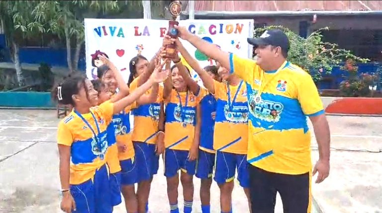 I.E. Modelo se consagra tricampeón en futsal femenino