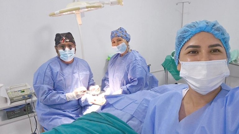EsSalud Loreto fortalece la atención renal con cirugías que aseguran diálisis más seguras y eficaces