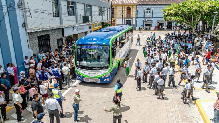 Bus que lleva sueños en Yurimaguas