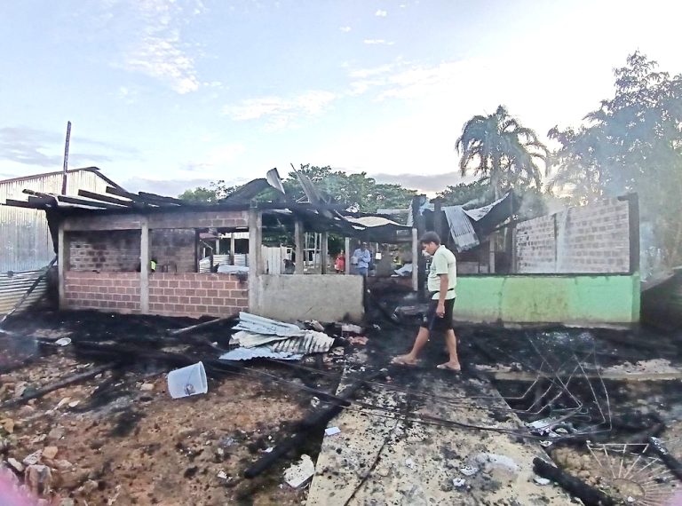 Incendio dejó una vivienda destruida en el barrio Uruguay de San Lorenzo