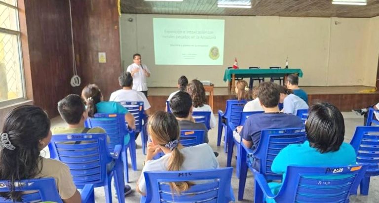 Hospital Regional de Loreto desarrolló charla sobre exposición a metales pesados en la Amazonía