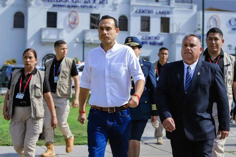 Presidente transitorio del Perú estará hoy en Iquitos