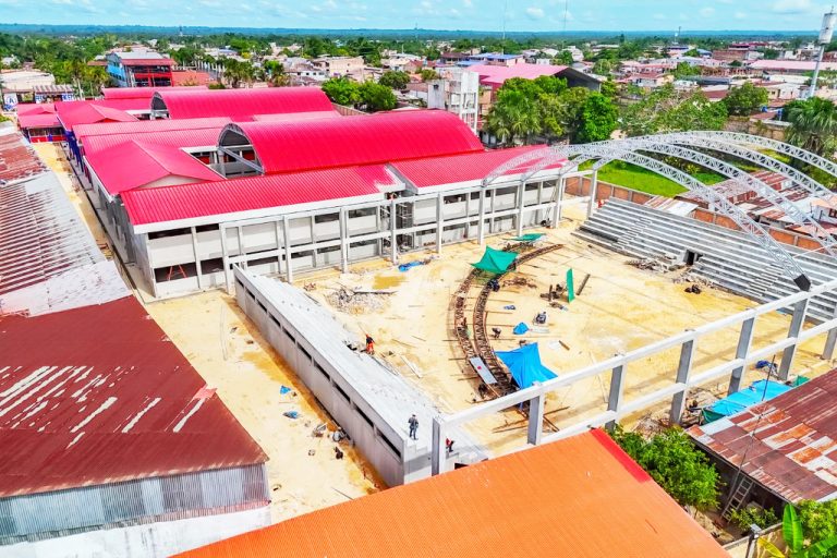 René Chávez impulsa la modernización del colegio Fe y Alegría en San Juan Bautista