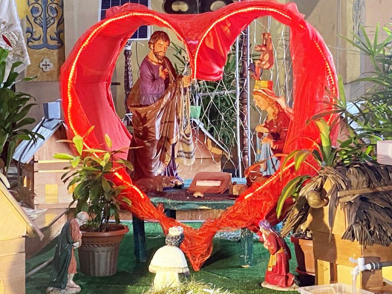 Nacimiento del niño Jesús al interior de la Iglesia Matriz
