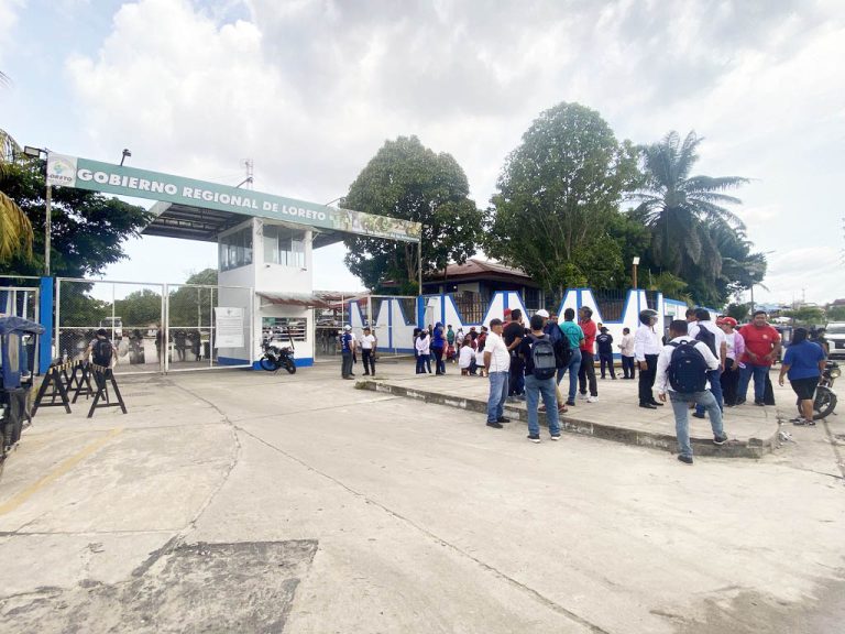 Trabajadores del sector salud se irían a una huelga regional indefinida