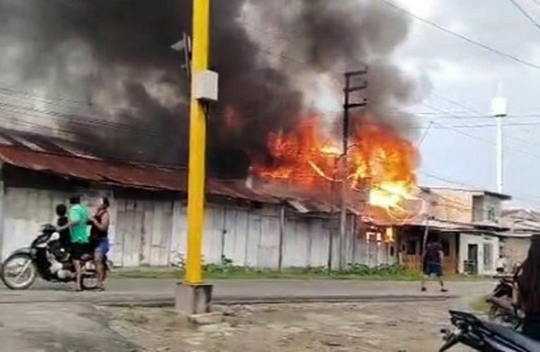 Incendio consumió dos viviendas en la avenida Participación y dejó varias familias damnificadas