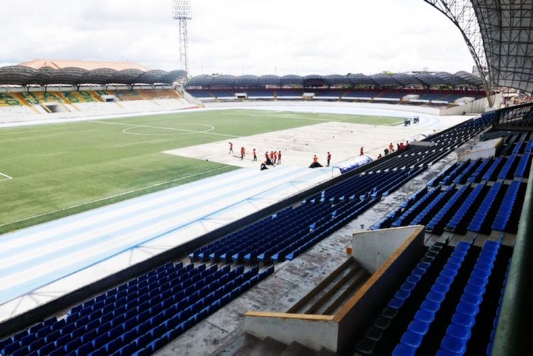 Grass del estadio Max Augustín no sería aprobado para fútbol profesional en 2026
