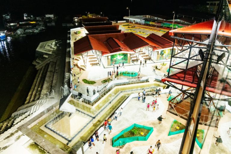 René Chávez inauguró la Marina Turística en Punchana