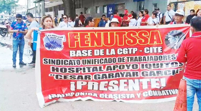 Trabajadores del Hospital Iquitos protestaron por falta de pago de sueldos y aguinaldo