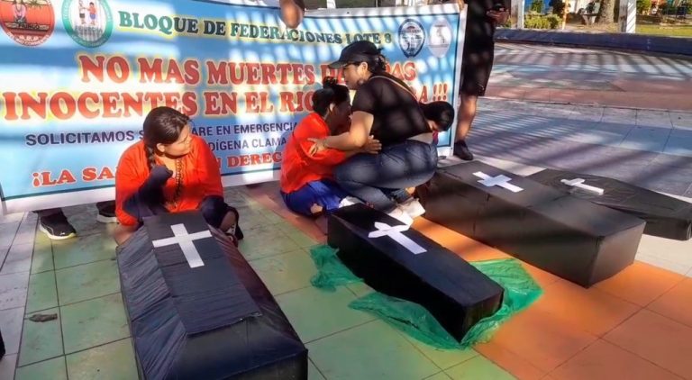 Indígenas del río Chambira protestaron en Iquitos por muerte de niños y denunciaron crisis sanitaria