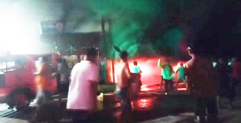 Voraz incendio en Requena