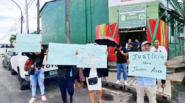 Protestan en el DEPINCRI y exigen justicia por la muerte de Javier Arce