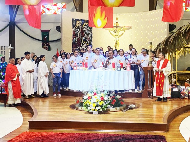 “Desde hoy ustedes son testigos, soldados valientes y están llamados a informar sobre la luz de Cristo”