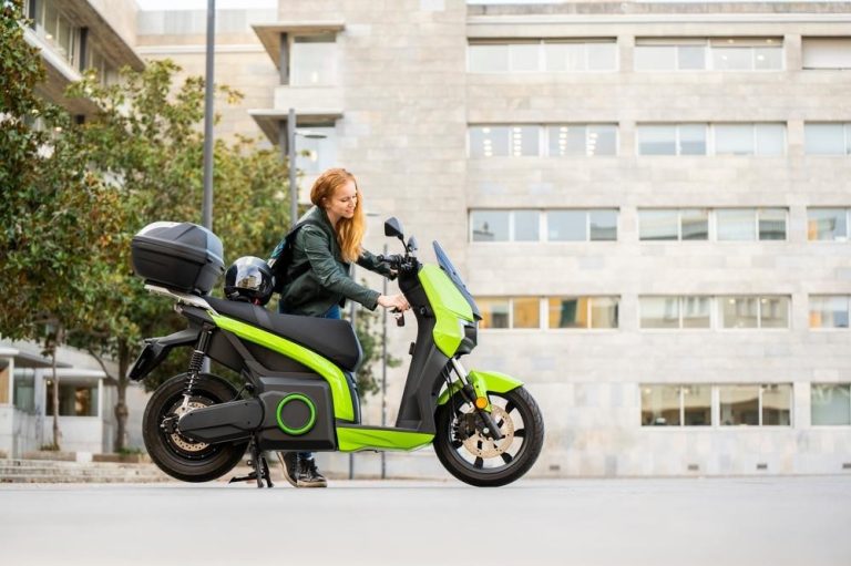 Beneficios de motos eléctricas que transforman tu movilidad diaria