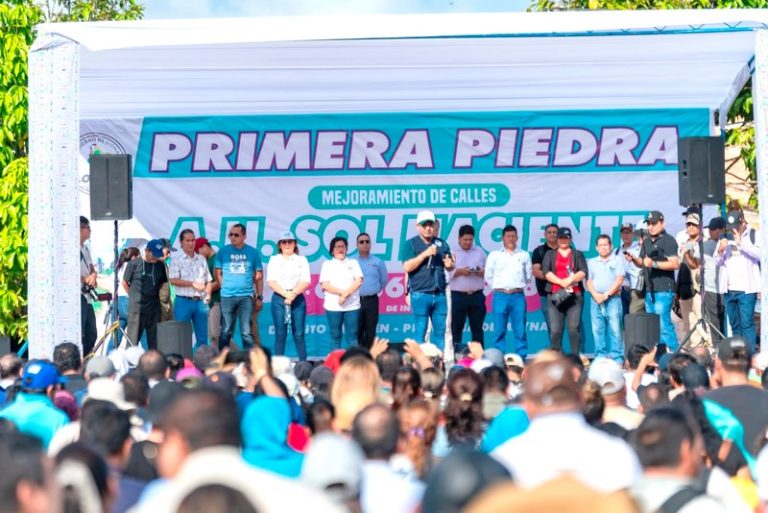 Gobernador de Loreto René Chávez colocó el primer ladrillo para inicio de obra en A.H. Sol Naciente 