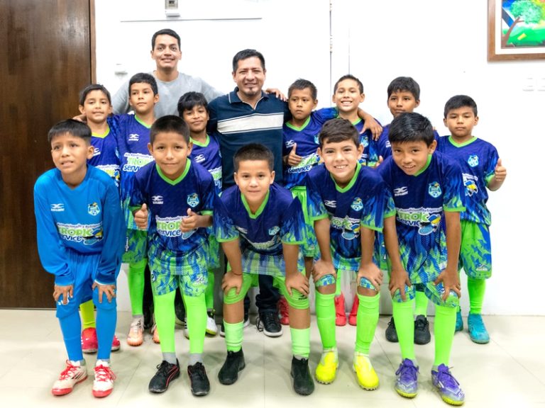 René Chávez continúa apoyando el deporte loretano