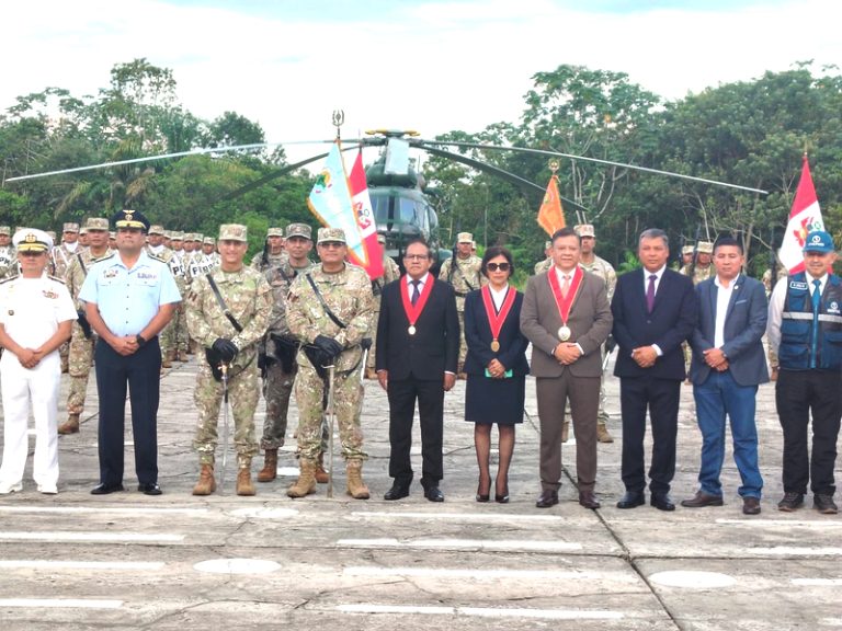 Presidente de Corte de Loreto presente en ceremonia reconocimiento del comandante general de la V División del Ejército