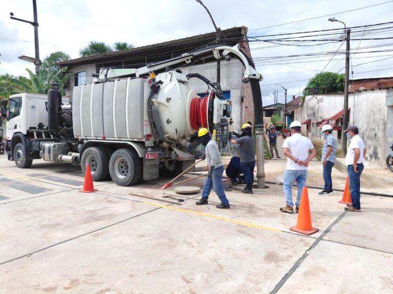 GOREL-OPIPP, con hidrojet realiza limpieza de buzones en Iquitos