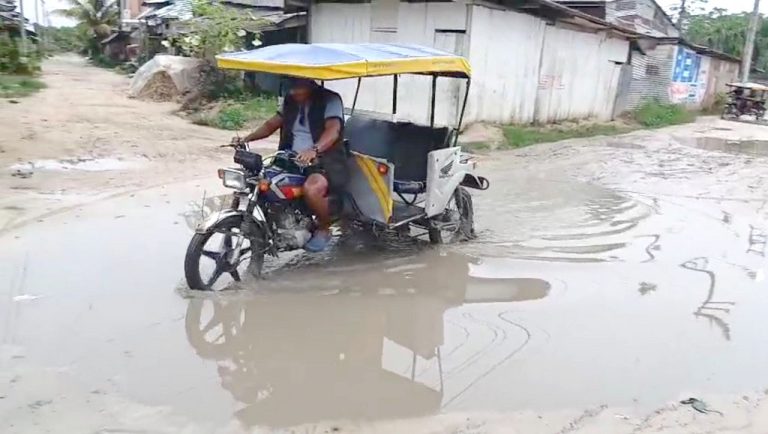 Vecinos de La Iquiteña exigen arreglo urgente de vía de acceso en la carretera Iquitos – Nauta