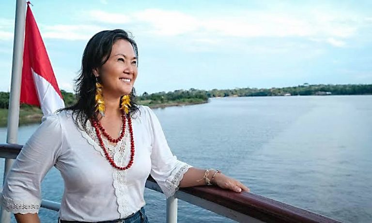 Keiko Fujimori inicia recorrido fluvial por Loreto