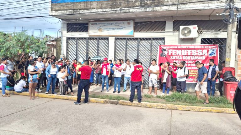 Trabajadores de salud de Contamana acatan huelga indefinida por pagos adeudados