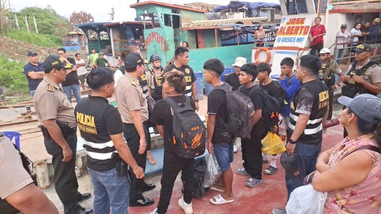 Rescatan a 15 personas y capturan a dos implicados