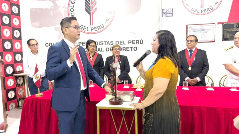 Paul del Castillo juramentó como nuevo decano del Colegio de Periodistas de Loreto