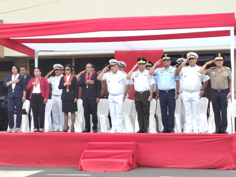 Presidente de Corte de Loreto participó en ceremonia plena con izamiento del pabellón nacional