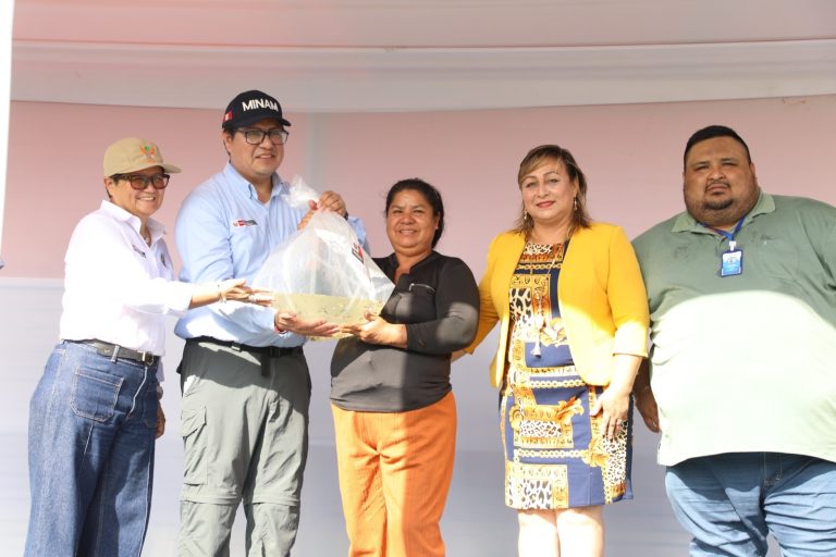 La municipalidad de Maynas presente en inicio de transferencia de alevinos por el IIAP