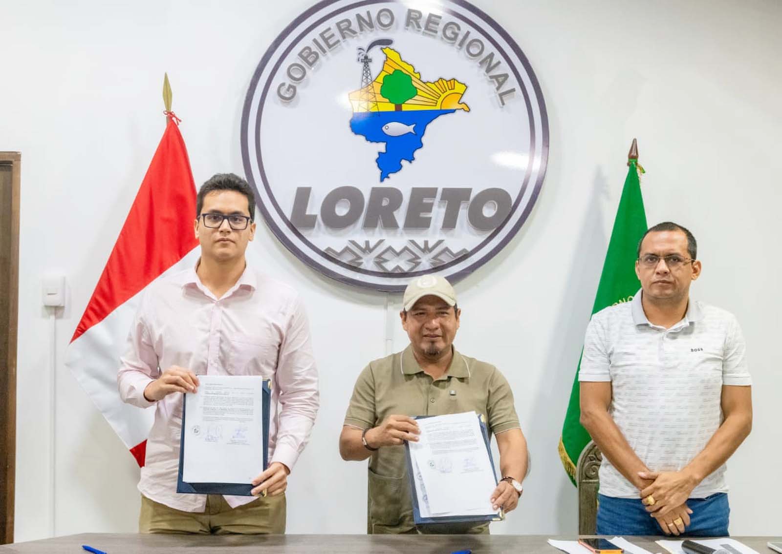 Firma Rene René Chávez firma convenio para seguir equipando el Hospital Regional ...