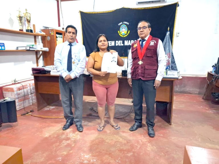 Presidente de Corte entrega depósitos judiciales a personas vulnerables en el Datem del Marañón